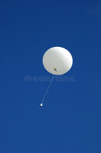 气象气球上升图片