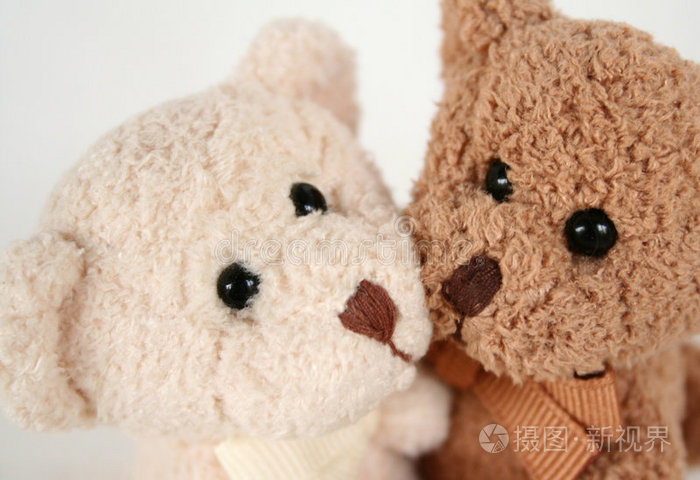 泰迪熊亲吻和拥抱