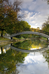 莫斯科某公园的人行天桥