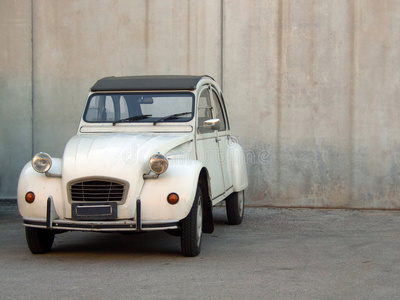 米色雪铁龙2cv