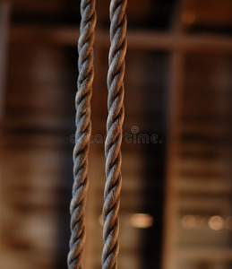 谷仓里的旧吊绳