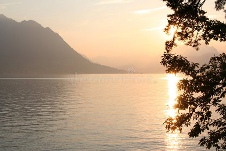 瑞士卢塞恩瑞士湖上的夕阳