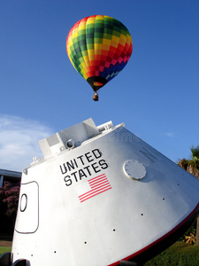 气球和美国宇航局太空舱图片