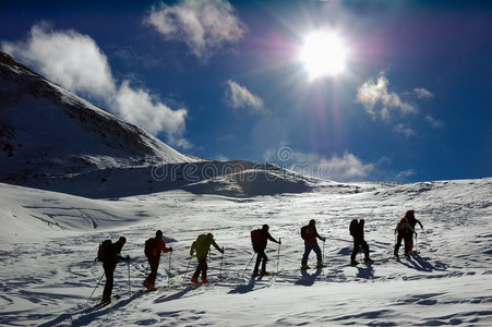 滑雪旅游团图片