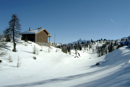 意大利蒙蒂德拉卢纳的冬季景观