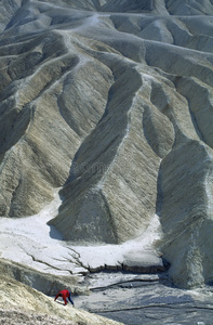 山脊之间的山谷图片