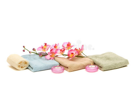 水疗毛巾蜡烛丝瓜和粉红兰花