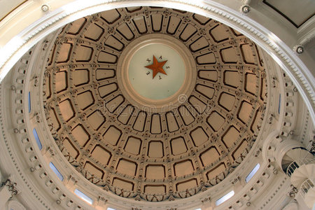 德克萨斯州奥斯汀市中心的州议会大厦