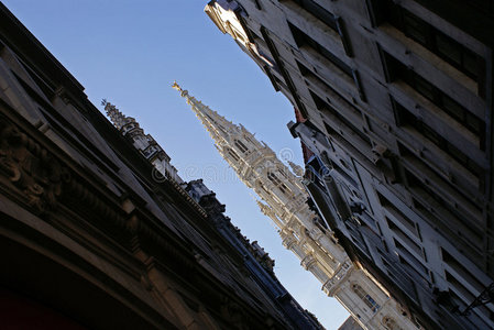 布鲁塞尔大广场上的市政厅尖顶图片