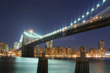 晚上布鲁克林大桥