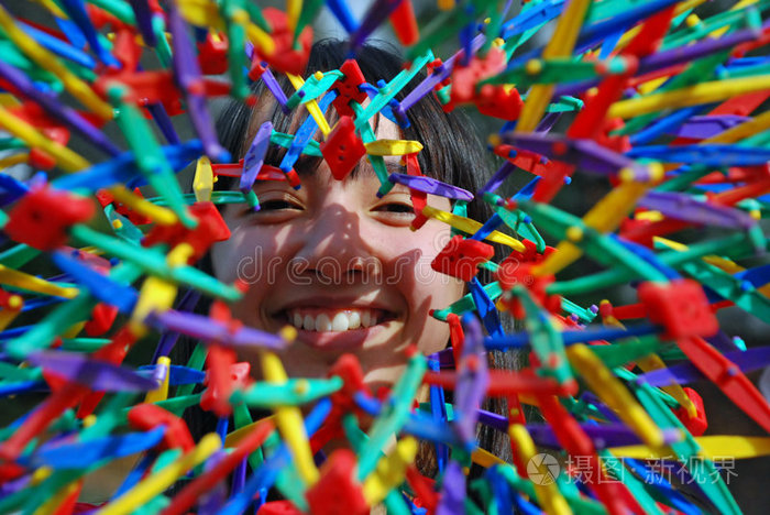 美丽的女孩五彩缤纷