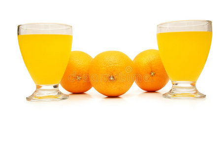 三个橙子和橙汁