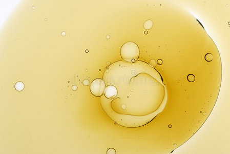 油与水混合照片