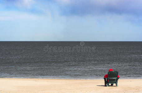 独自一人在海滩上