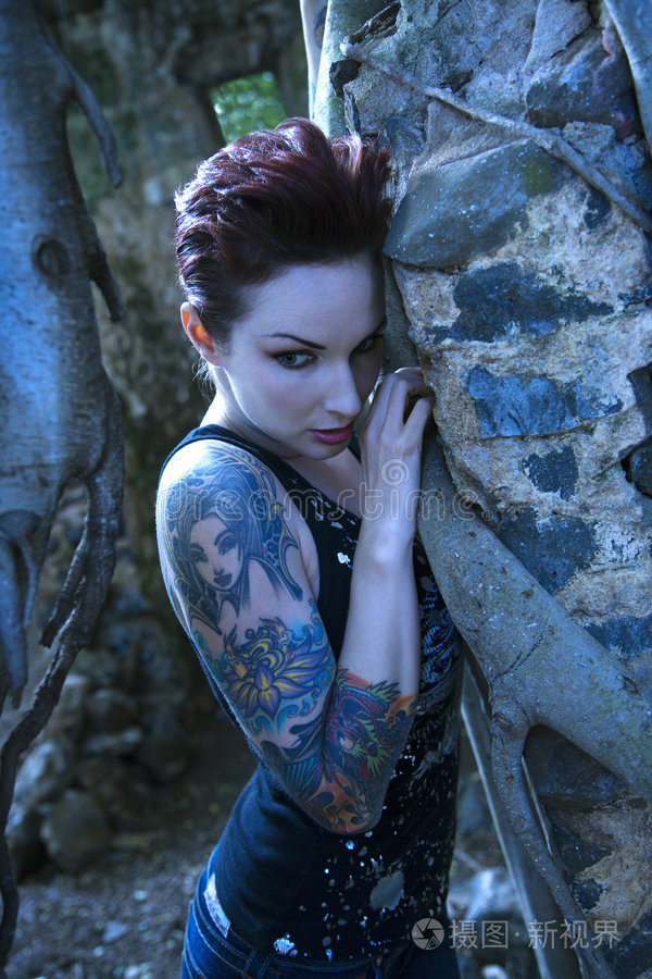 纹身女人的肖像