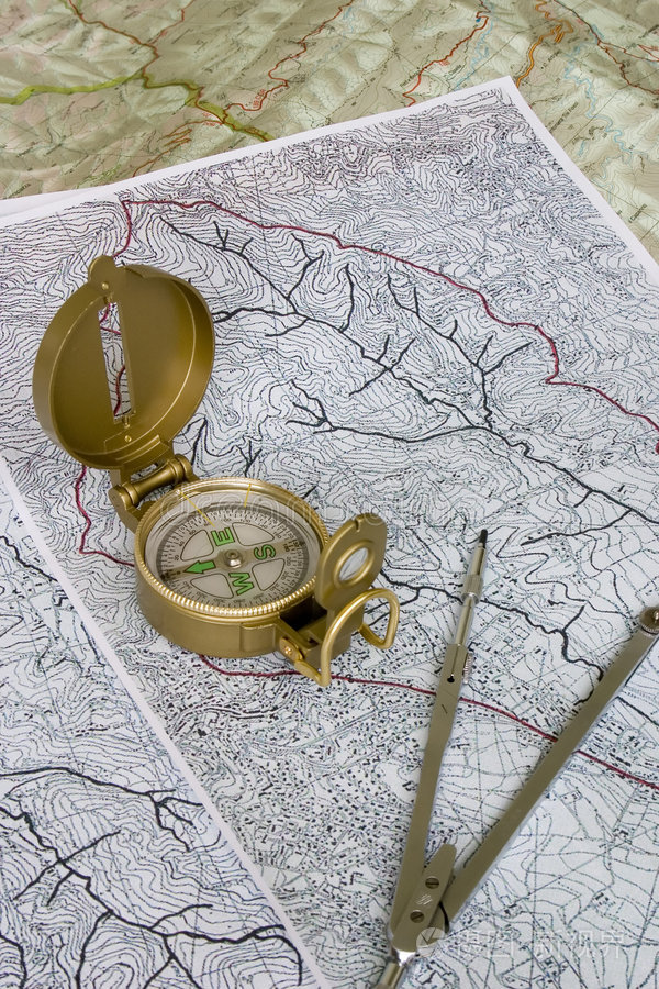 定向运动地图上的指南针