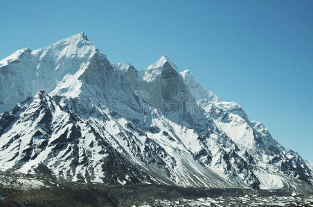 巴吉拉蒂峰