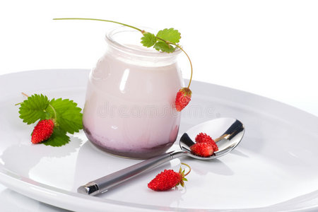 酸奶和野草莓