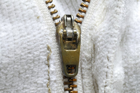 别忘了拉上拉链照片