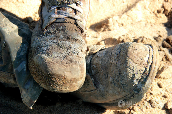 脏靴子双泥巴靴旧靴子军靴新的柯西靴.