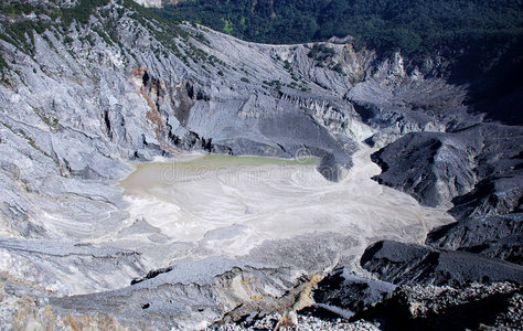 火山口