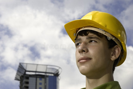 年轻的建筑工人图片