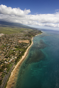 夏威夷海岸毛伊岛上空。