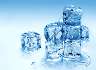 融化冰块图片