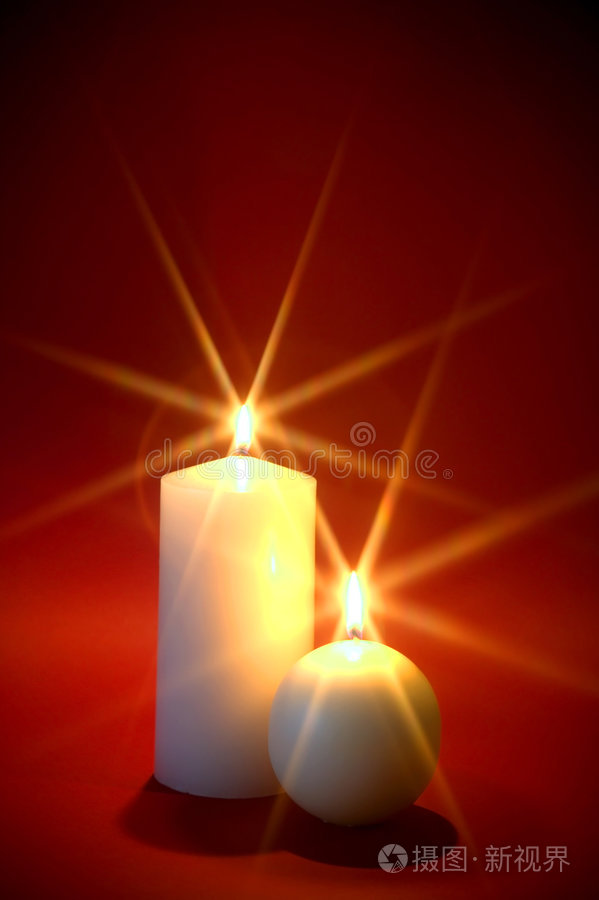 两支白蜡烛