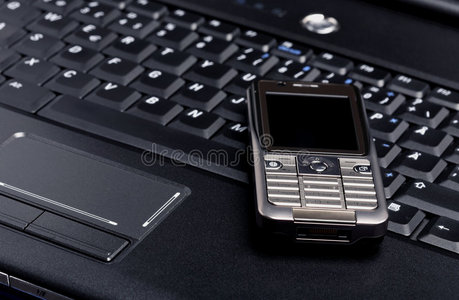 笔记本电脑和手机照片