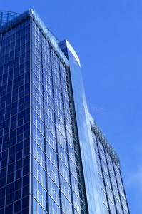 蓝色玻璃办公楼