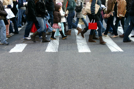 匆匆行人图片-匆匆行人素材-匆匆行人插画-摄图新视界