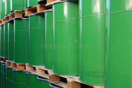 绿色油桶
