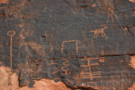 有耕种岩画图片