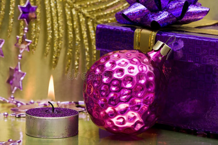 喜庆的新年蜡烛春节红色背景.