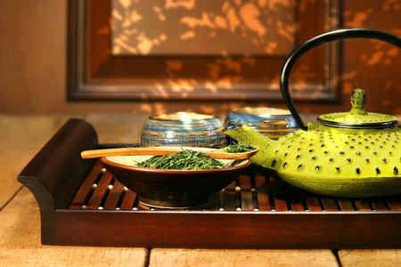 青铸铁茶壶