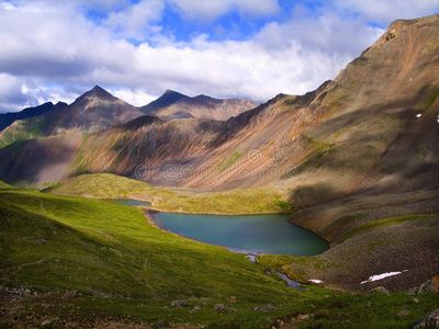 高山湖泊图片