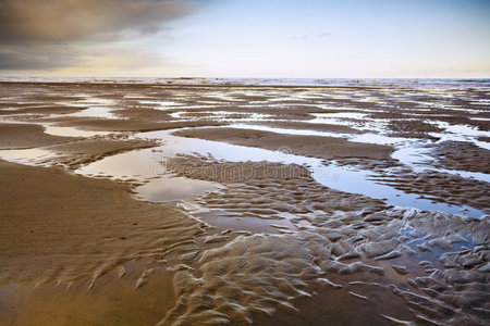 退潮时的荒滩照片