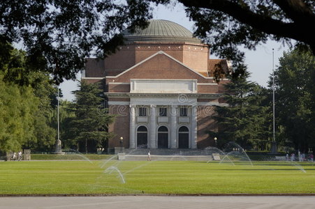 清华大学礼堂图片