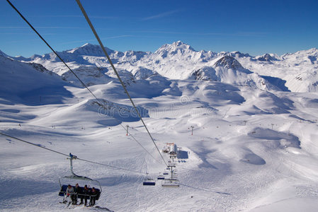 滑雪场冬景图片