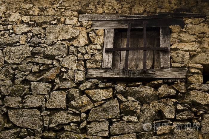 质朴的墙和窗