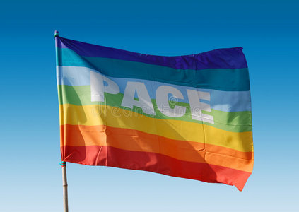 绿色黄色红色旗帜和平旗帜照片