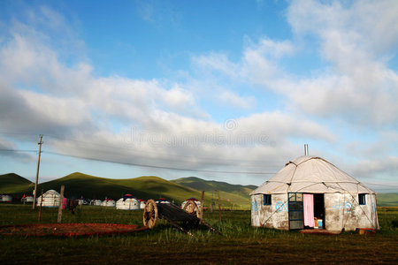 蒙古包和乐乐车图片