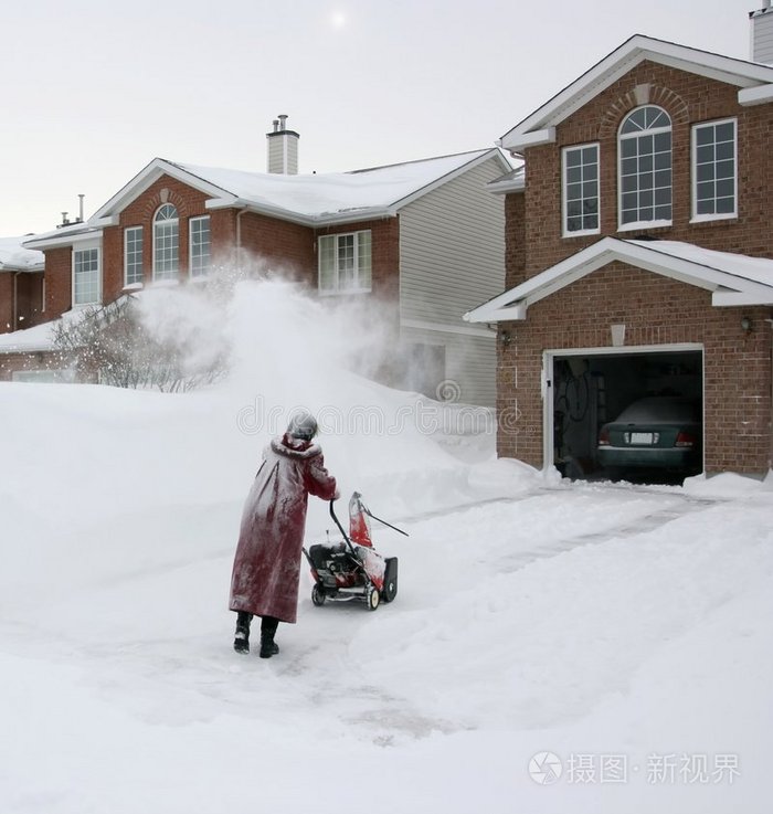 吹雪车的女人照片 正版商用图片0hk3jw 摄图新视界