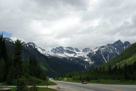 加拿大落基山脉的路边风景