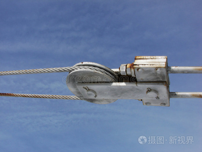 钢索侧视图