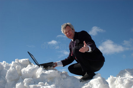 滑雪山上的商人