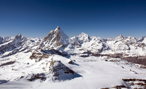寒冷的 闲暇 滑雪 天空 地区 岩石 冰川 自然 情景 天际线