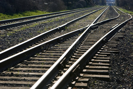 列车轨道交叉口头列车磁悬浮列车站北京火车南站,高速列车夜间列车