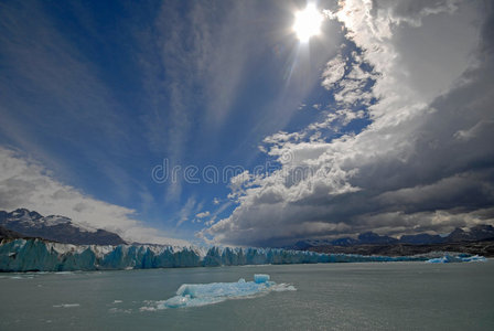 阿根廷巴塔哥尼亚的乌萨拉冰川。